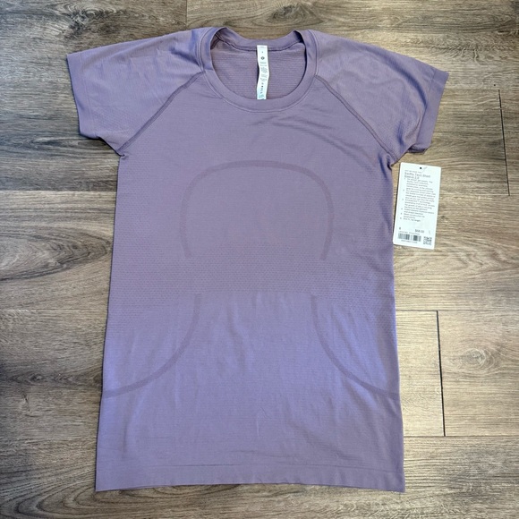 Lululemon Swiftly Tech Short-Sleeve Shirt in Lavender Frost Size 8 - Picture 1 of 8